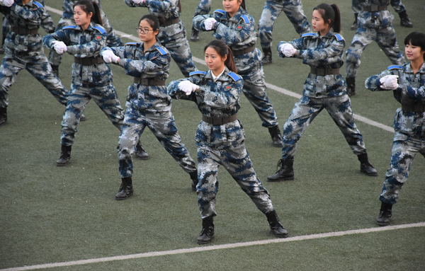 展青春风采 扬国威志气——贺阳教育组织军校式管理样板连队汇操表演