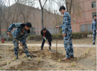 用点滴之爱 为学院添彩