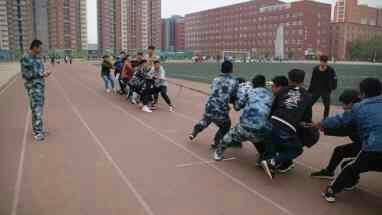 【学生活动】花开草冒春日闹，运动场上齐欢笑