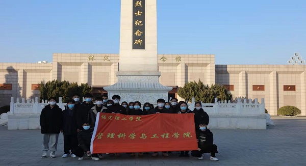 管理科学与工程学院学生代表瞻仰烈士陵园缅怀革命先烈