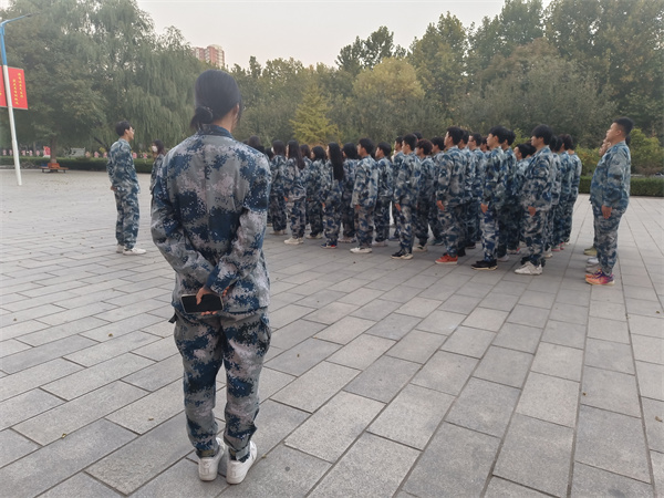 xhjc1188新黄金城||经济学院||磨练意志，增长才干——班干部军事素质训练活动