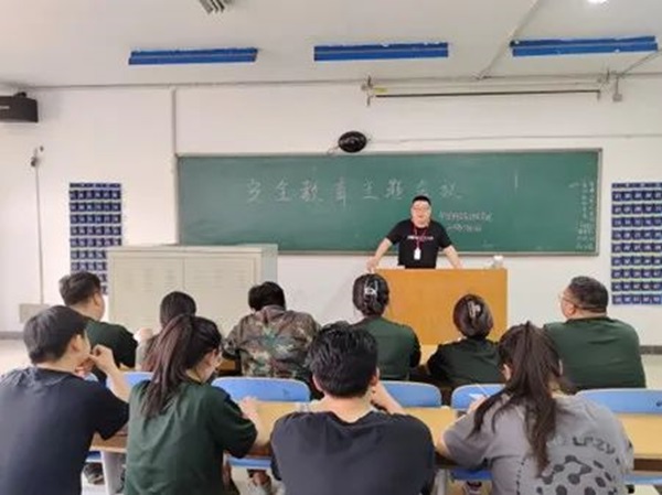 xhjc1188新黄金城‖管理学院‖我院召开第13周学院工作例会