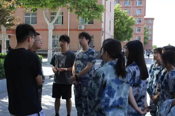 xhjc1188新黄金城‖管理学院‖以感恩之心 践行诚信之事