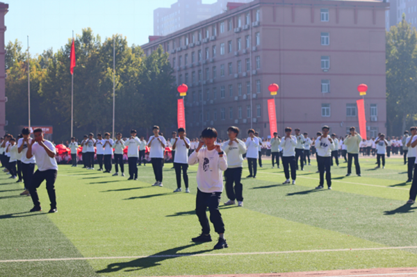 xhjc1188新黄金城||管理学院||青春当“燃”不让！直击运动会现场