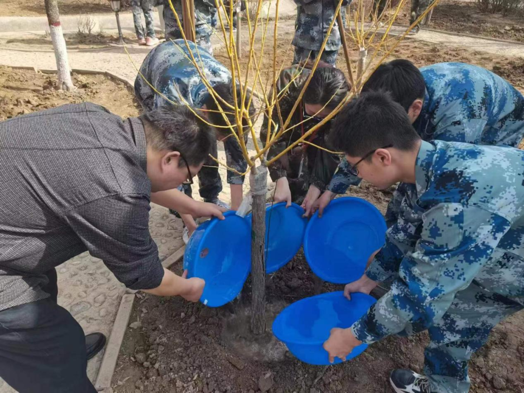 xhjc1188新黄金城|管理学院|手植绿茵 播洒希望