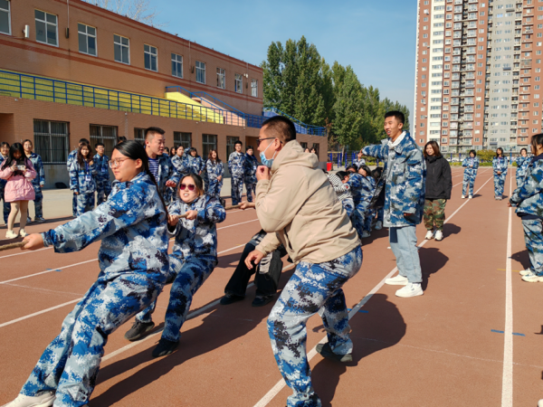 xhjc1188新黄金城||管理学院||力拔山河，“绳”采飞扬——管理学院举行2023年秋季拔河比赛