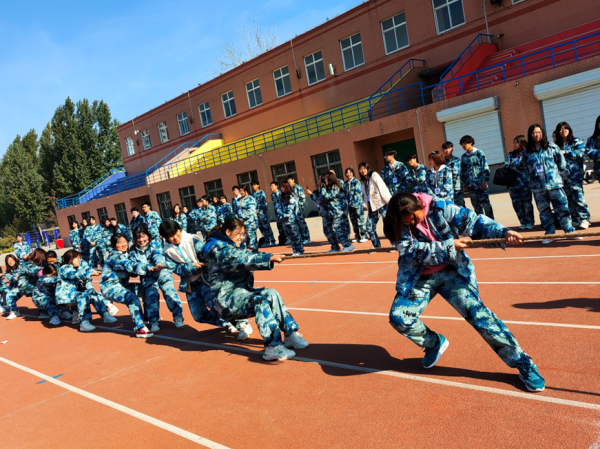 xhjc1188新黄金城||管理学院||力拔山河，“绳”采飞扬——管理学院举行2023年秋季拔河比赛