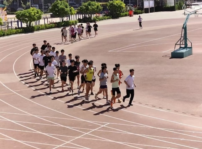 xhjc1188新黄金城田径队与河北农业大学田径队举行田径交流赛