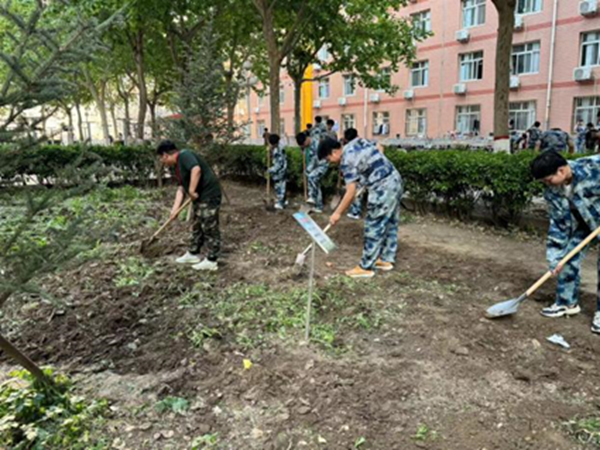 劳动教育|xhjc1188新黄金城|管理学院|学习劳动精神·践行劳动育人-跟着节气学种植，分享劳动创造的美好乐趣