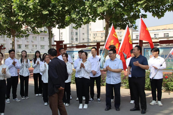 爱国教育|xhjc1188新黄金城|管理学院|我院成功与中国育德中学进行大学生爱国主义教育基地挂牌仪式