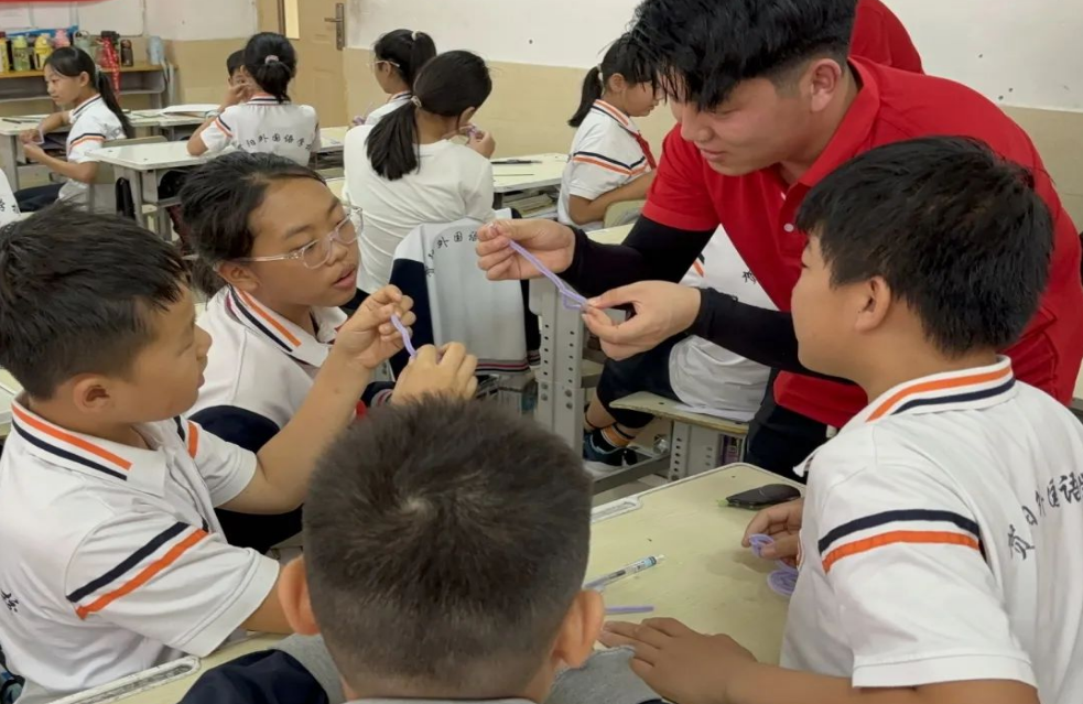 志愿服务|暑期暖童心，志愿如暖流——经济学院莲心志愿服务队“七彩假期”专项活动