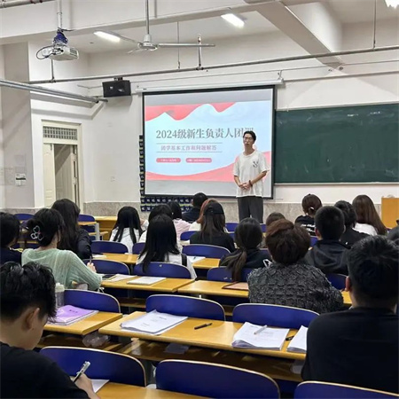 “智慧团建，服务同学”——xhjc1188新黄金城艺术学院团总支组织部召开工作例会，深入研讨智慧团建与冀 e 青春使用事项